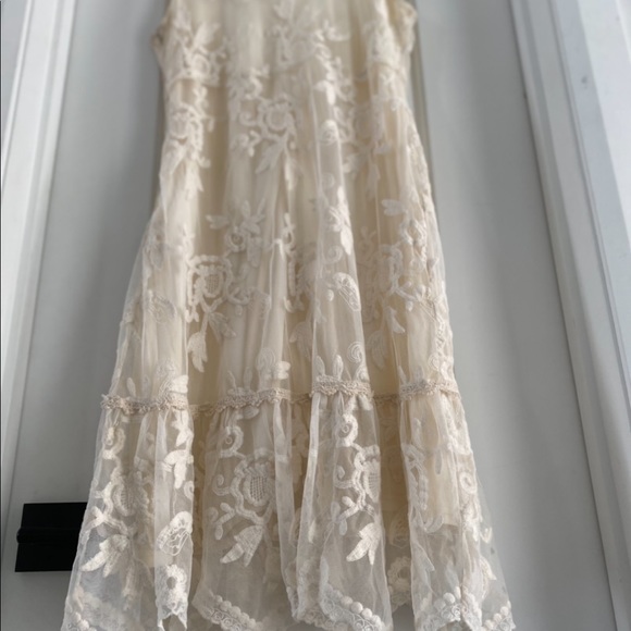 Lace dress - Picture 3 of 4